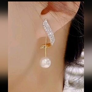 #124.Elegant Pearl & Rhinestone Inlaid Long Earrings, European And American Fash